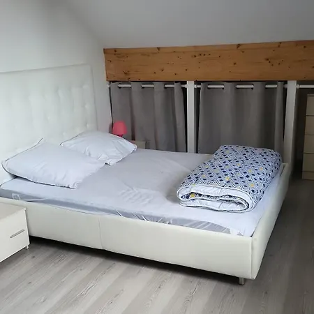 班诺斯特度假屋 *